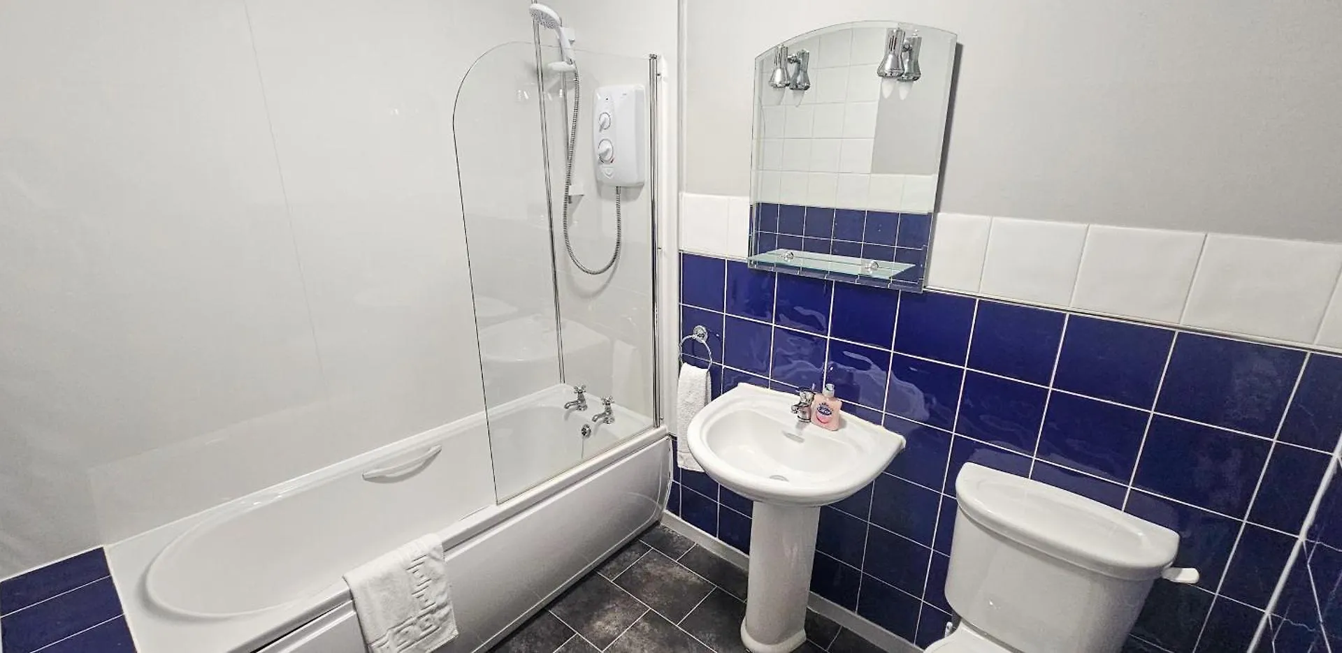 Royal Mile - Bright 2 Bedroom Apartment Edinburgh