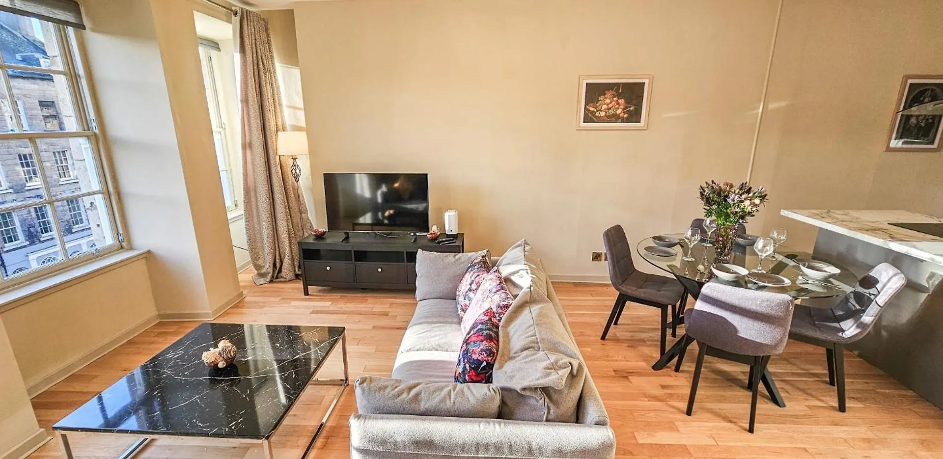 Royal Mile - Bright 2 Bedroom Apartment Edinburgh 0*,  Verenigd Koninkrijk