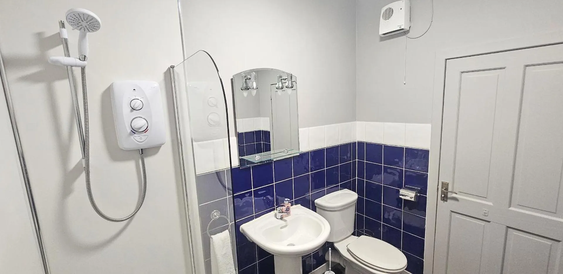 Royal Mile - Bright 2 Bedroom Apartment Edinburgh