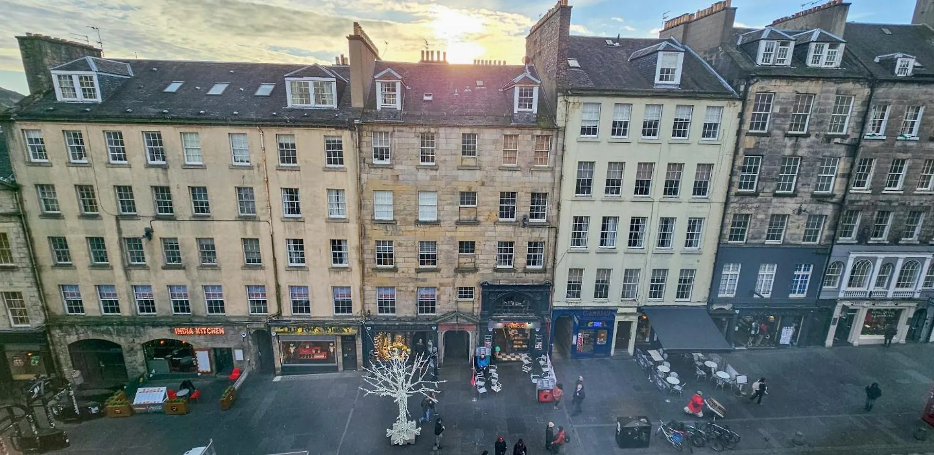 Royal Mile - Bright 2 Bedroom Apartment Edinburgh